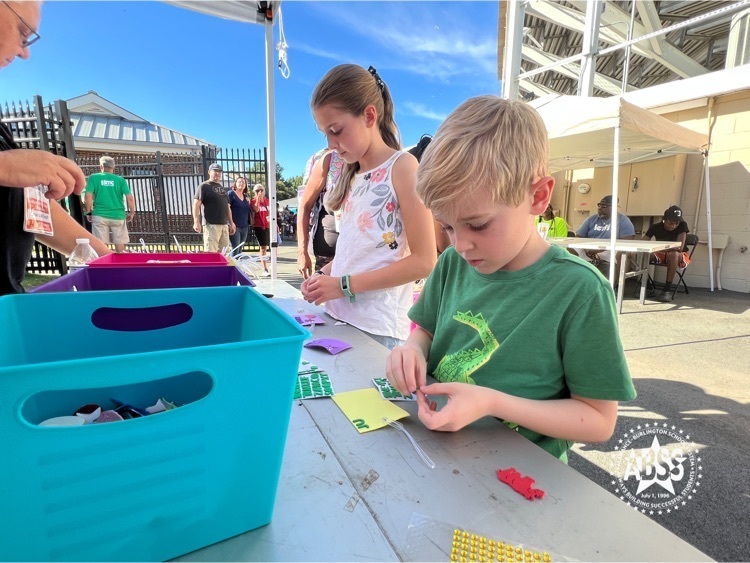 Eastlawn back to school celebration kids making crafts
